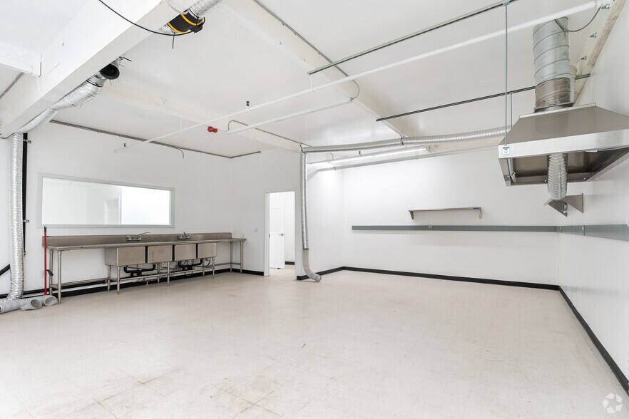 More Photos Of 414-420 Lesser St, Oakland Warehouse For Sale