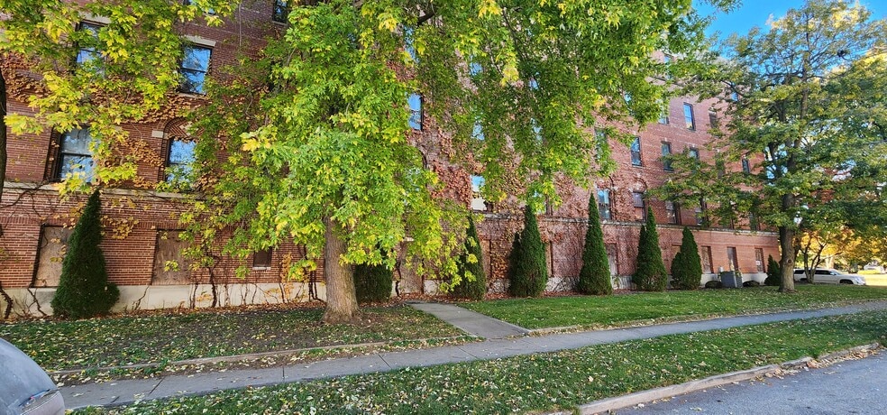 More Photos Of 239 S Cherry St, Galesburg Skilled Nursing Facility For Sale