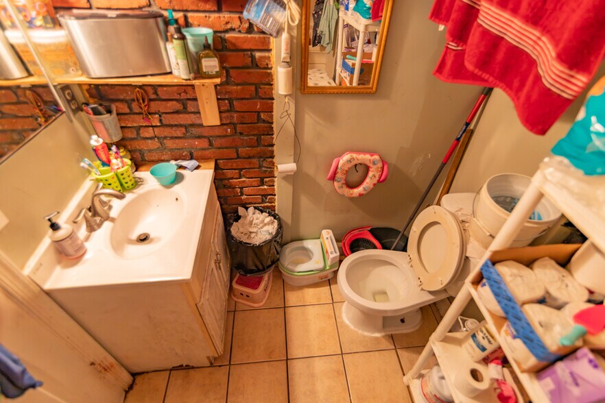 More Photos Of 11 S Broadway, Baltimore Apartments For Sale