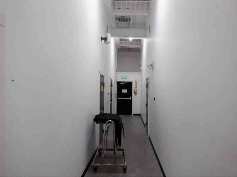 More Photos Of 1275 30th St, Oakland Warehouse For Sale