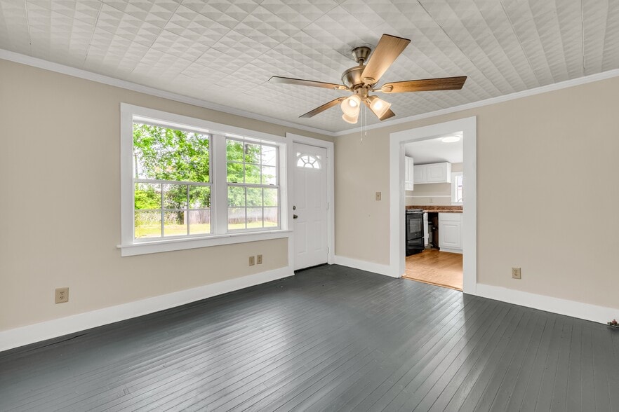 More Photos Of 817 College St, Columbus Multifamily For Sale