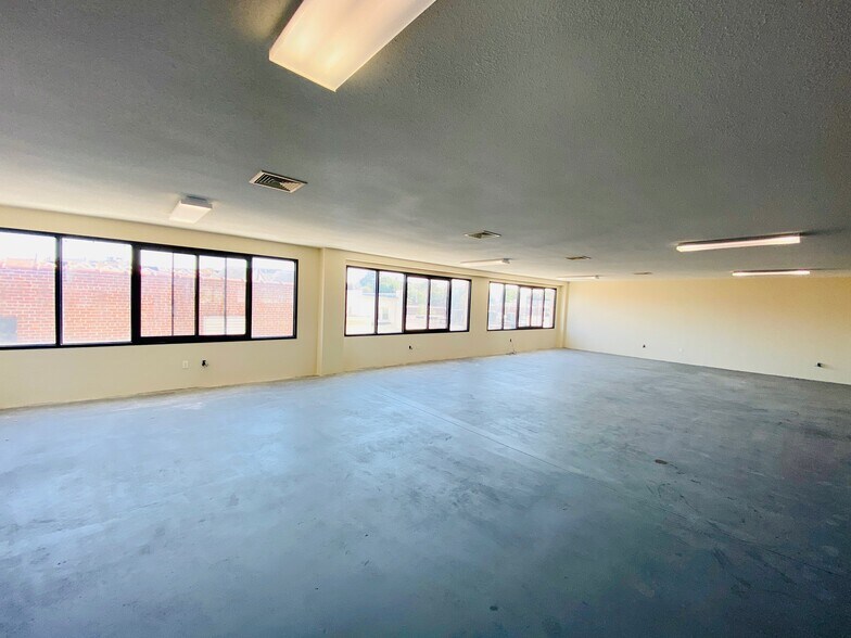 More Photos Of 1961 49th St, Long Island City Office For Lease
