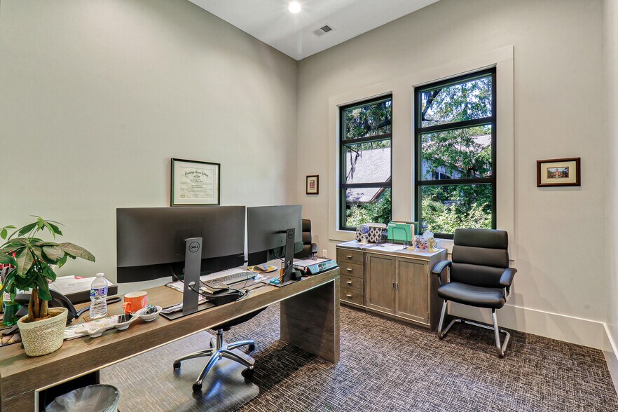 More Photos Of 10 Park Ln, Hilton Head Island Office For Sale