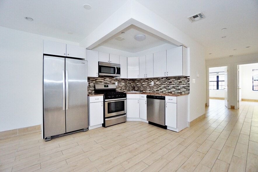More Photos Of 626 Greene Ave, Brooklyn Multifamily For Sale