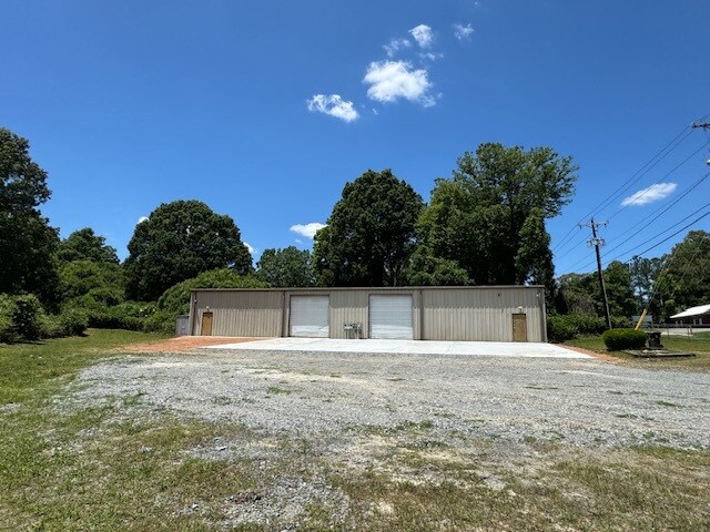 More Photos Of 899 Liberty St W, York Warehouse For Lease