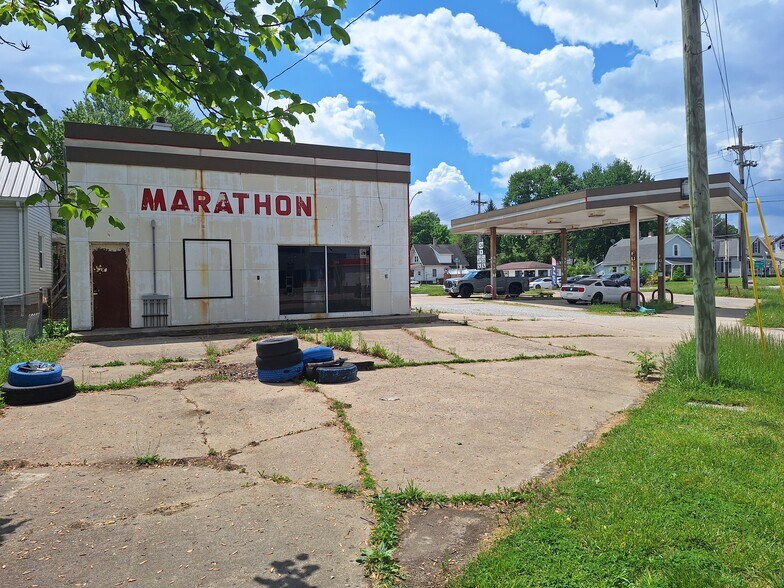 More Photos Of 1000 E Market St, Crawfordsville Convenience Store For Sale