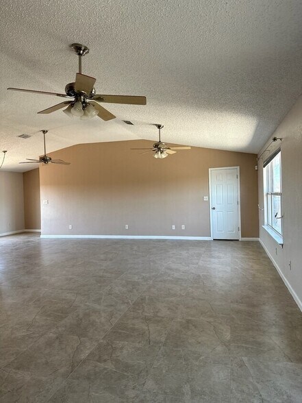 More Photos Of 226 FM 1343, Castroville Flex For Lease