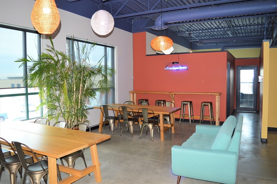 More Photos Of 150 Chippewa Rd, Sherwood Park Flex For Sale