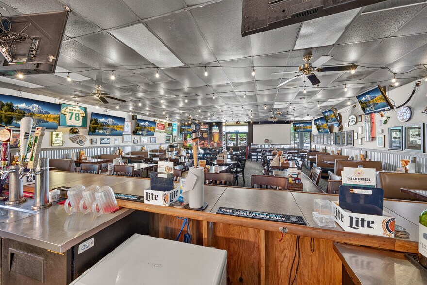 More Photos Of 14286 Beach Blvd, Jacksonville Beach General Retail For Sale