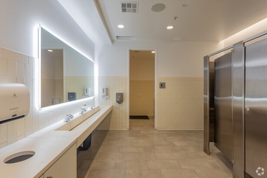 More Photos Of 195 S Milpitas Blvd, Milpitas Research And Development For Lease