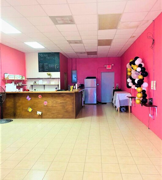 More Photos Of 6600 N Val Verde Rd, Donna Storefront Retail Office For Lease