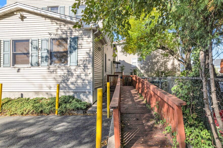 More Photos Of 553 Chilton St, Elizabeth Medical For Lease