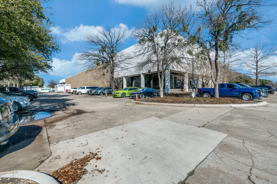 Primary Photo Of 13755 Diplomat Dr, Farmers Branch Warehouse For Lease