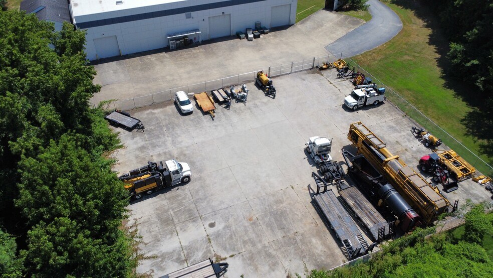 More Photos Of 1300 Gresham Rd, Marietta Distribution For Lease