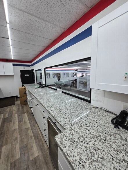 More Photos Of 14206 S Post Oak Rd, Houston General Retail For Sale