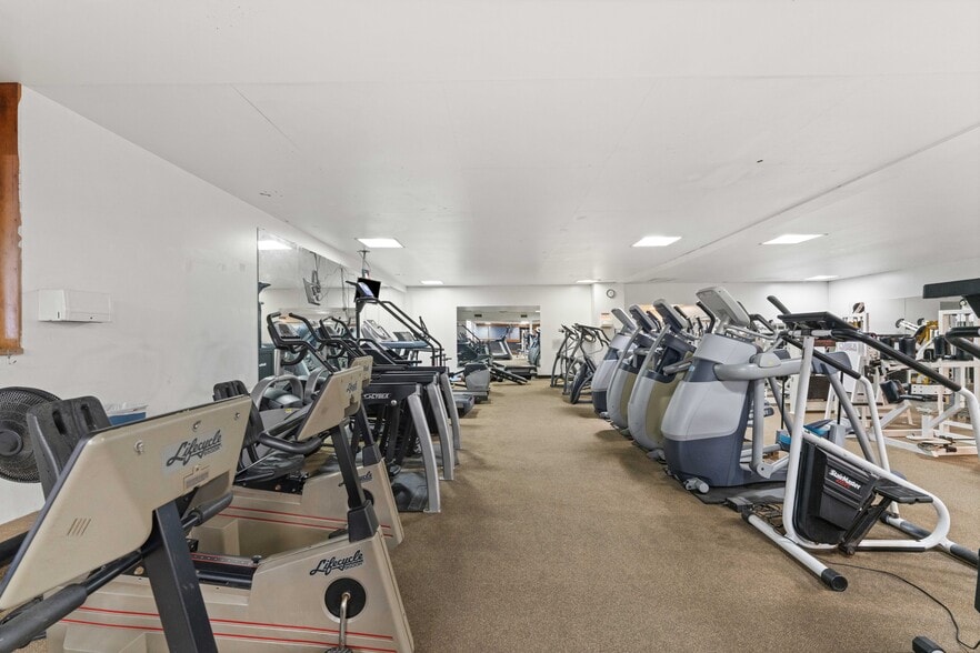 More Photos Of 985 Newmark Ave, Coos Bay Health Club For Sale