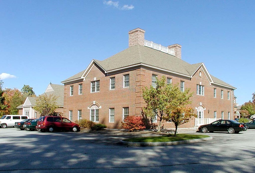 More Photos Of 124-128 S River Rd, Bedford Unknown For Lease