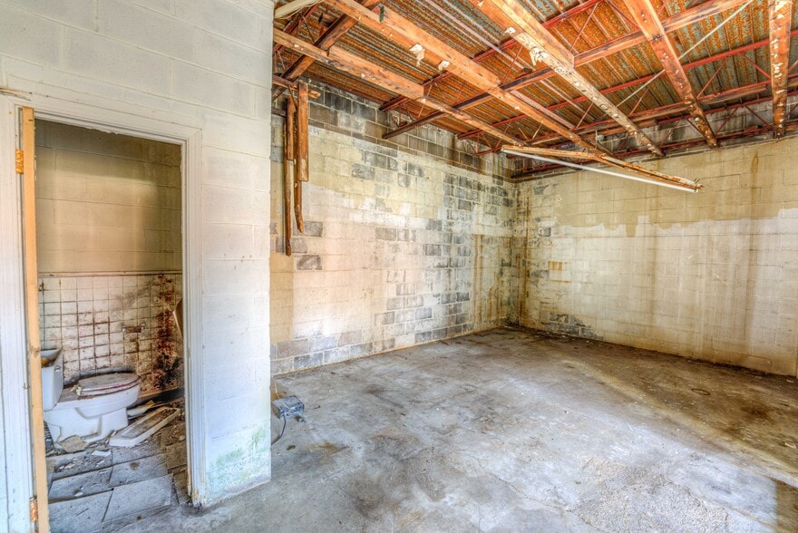 More Photos Of 2489 Parkway Pl, Memphis Warehouse For Sale