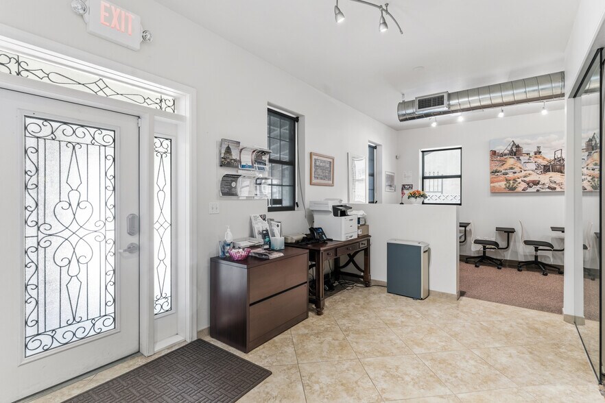More Photos Of 717 S 8th St, Las Vegas Office For Sale