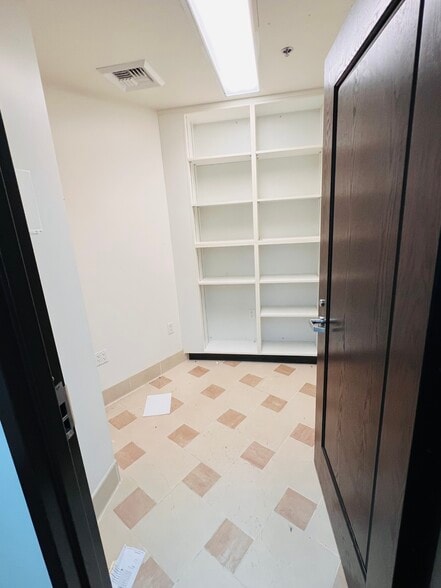 More Photos Of 2693 E Washington Blvd, Pasadena Medical For Lease