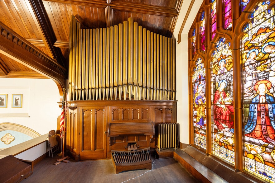 More Photos Of 94 Shoshone st, Buffalo Religious Facility For Sale