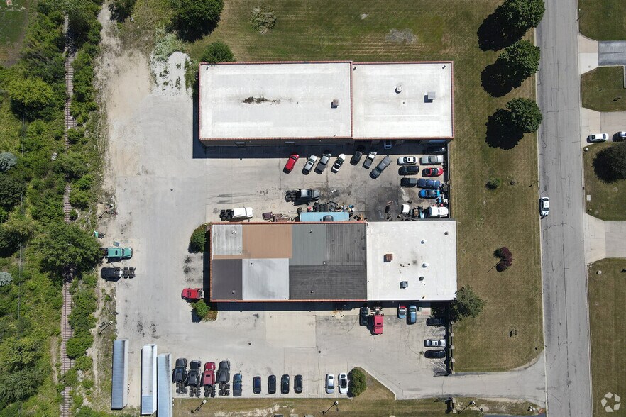 More Photos Of 445-449 Randy Rd, Carol Stream Warehouse For Lease