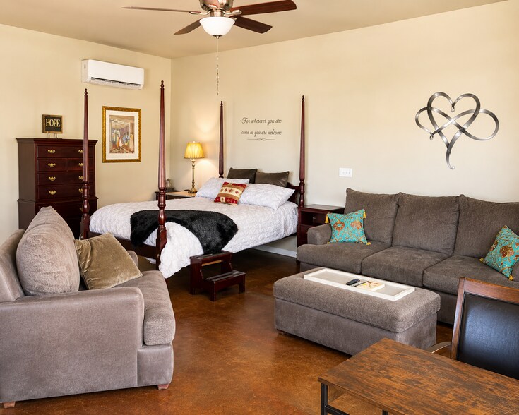 More Photos Of 208 Valley View Dr, Kerrville Lodge Meeting Hall For Sale