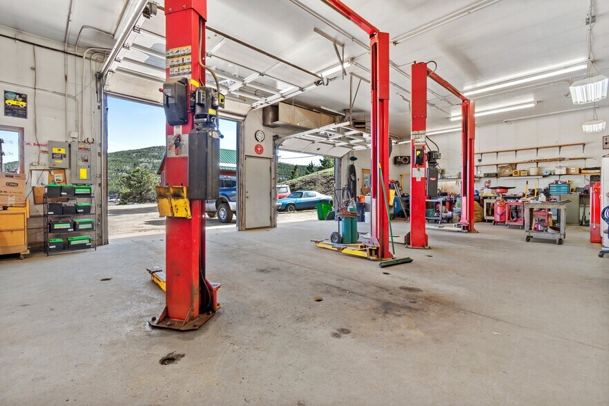 More Photos Of 397-584E Highway 119, Nederland Auto Repair For Sale