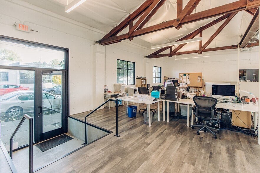 More Photos Of 840 SE Washington St, Portland Loft Creative Space For Sale
