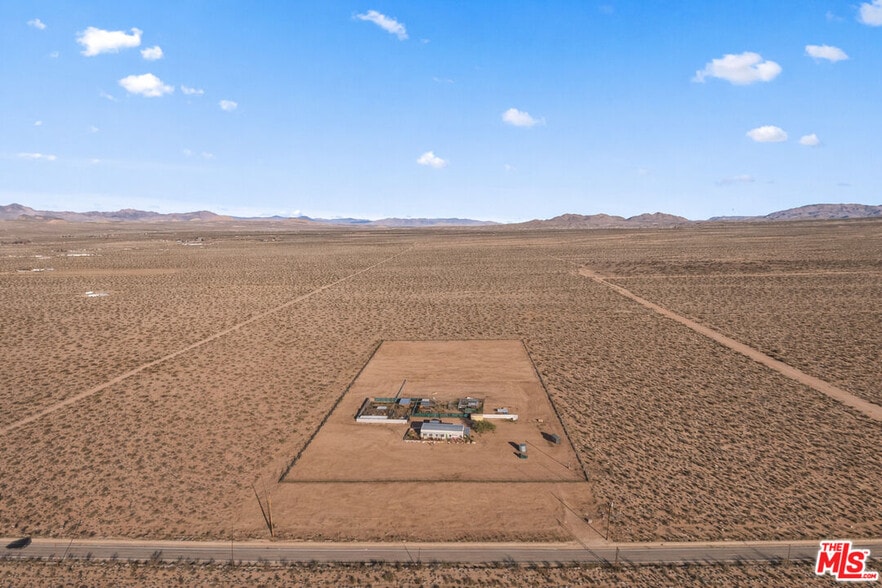 More Photos Of 9025 Camp Rock Rd, Lucerne Valley Veterinarian Kennel For Sale