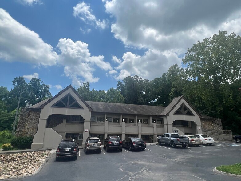 More Photos Of 6906 Kingston Pike, Knoxville Medical For Lease