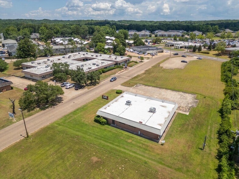 More Photos Of 428 Hospital Drive, Columbus Medical For Sale