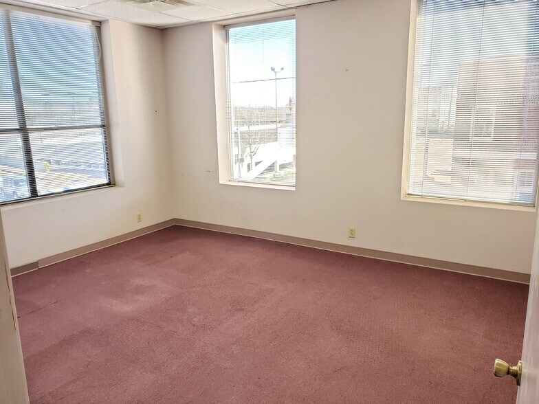 More Photos Of 200 State St, Mccomb Office For Lease
