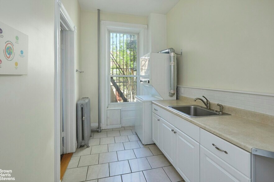 More Photos Of 475 E 115th St, New York Flex For Sale