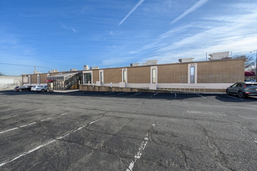 More Photos Of 17-10 River Rd, Fair Lawn Office For Sale