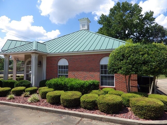 More Photos Of 1149 E Church Hill Rd, West Point Freestanding For Lease