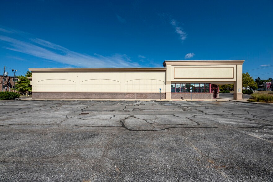 More Photos Of 5445 N High St, Columbus Drugstore For Sale