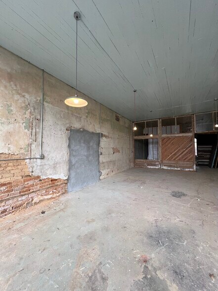 More Photos Of 73 North Ave, Comer Specialty For Lease