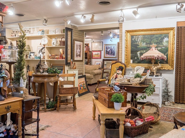 More Photos Of 807 Wilcox St, Castle Rock Storefront For Sale