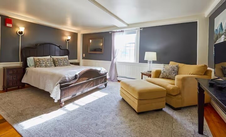 More Photos Of 722 Main St, Bennington Freestanding For Sale