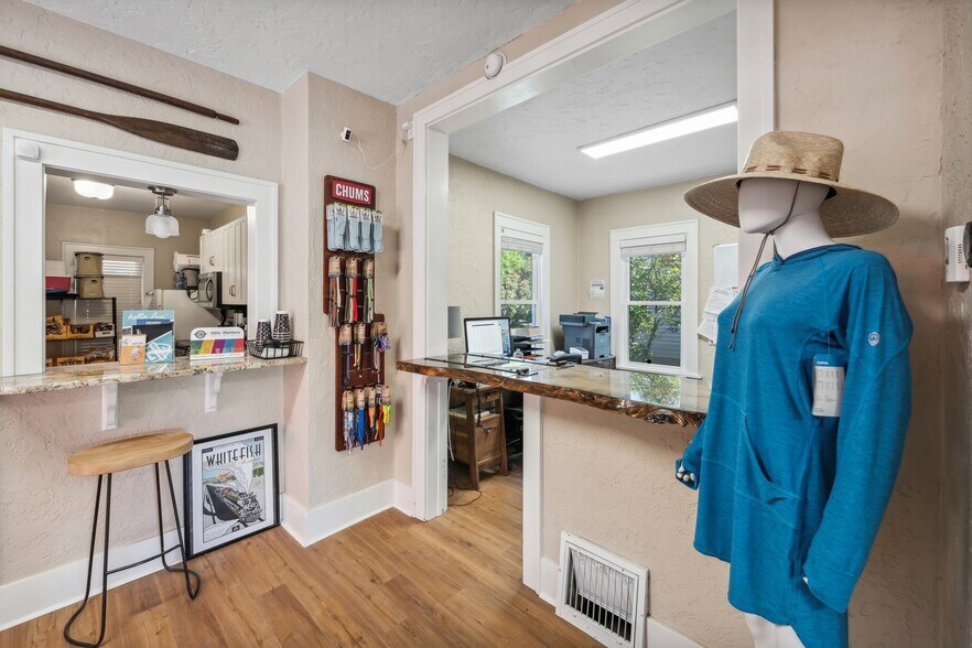 More Photos Of 541 Spokane Ave, Whitefish Office For Sale