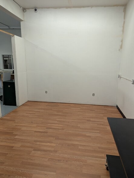 More Photos Of 1040 5th Ave, Lyons Food Processing For Lease
