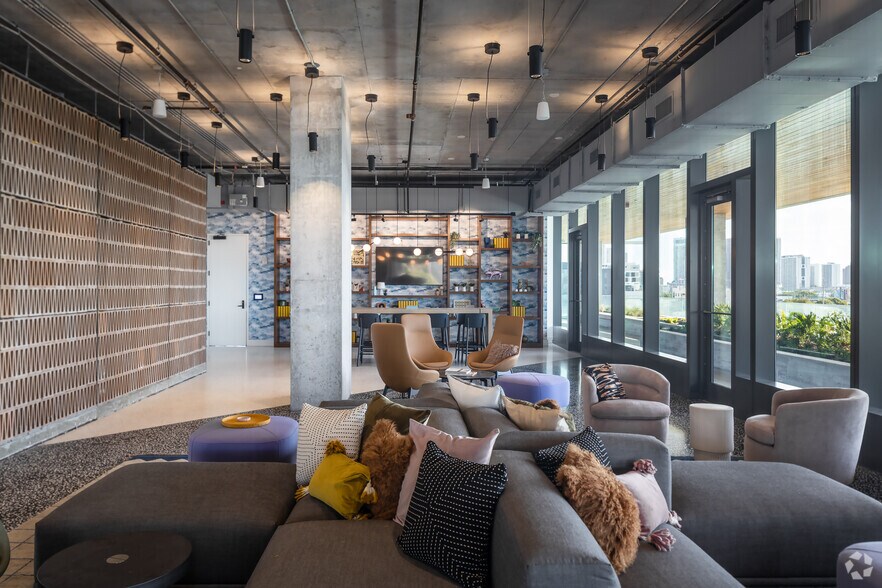 More Photos Of 545 NW 26th St, Miami Office For Lease