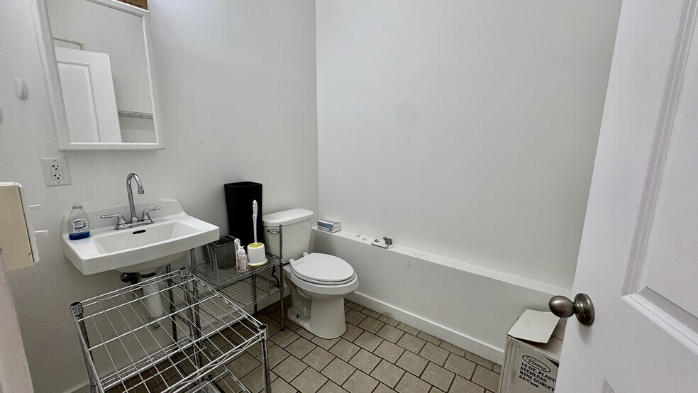 More Photos Of 317 Warren St, Hudson Storefront Retail Residential For Lease