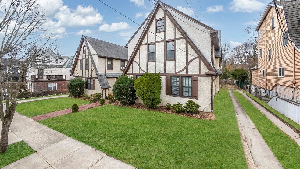 More Photos Of 4320 Hamilton Pl, Flushing Apartments For Sale