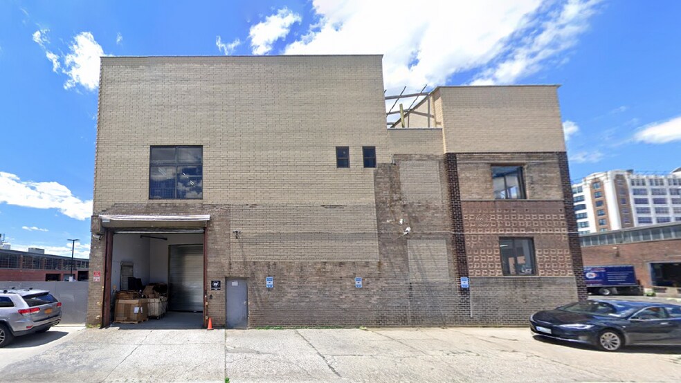More Photos Of 31-16 Hunters Point Ave, Long Island City Warehouse For Lease