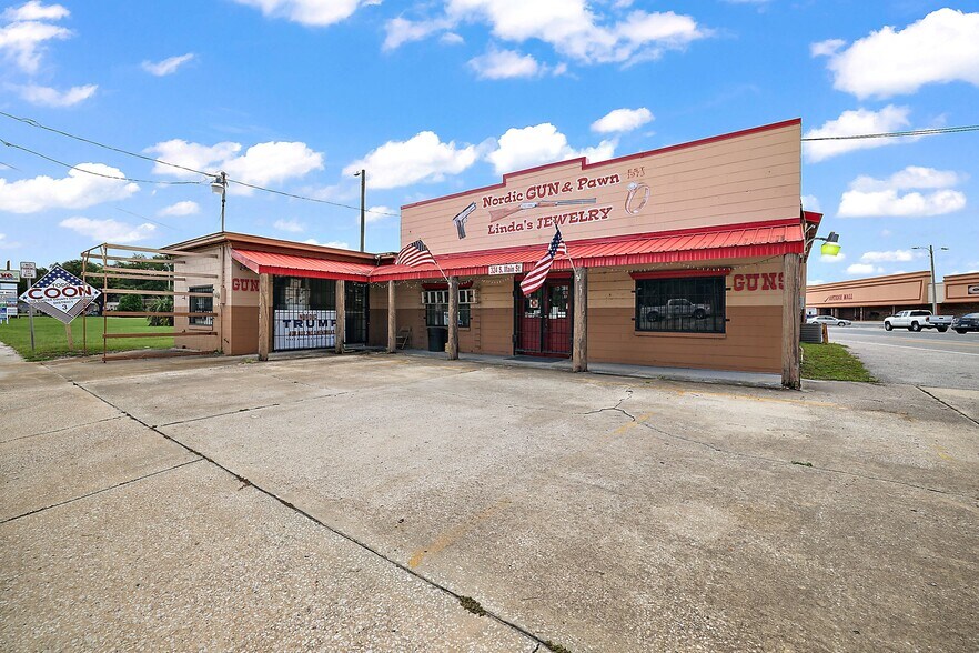Primary Photo Of 324 S Main St, Wildwood Freestanding For Sale