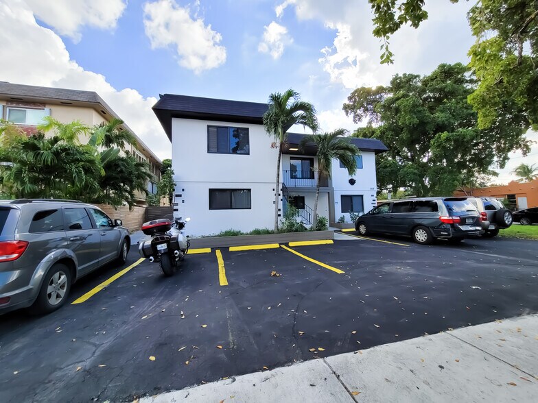 More Photos Of 1858 Dewey St, Hollywood Apartments For Sale