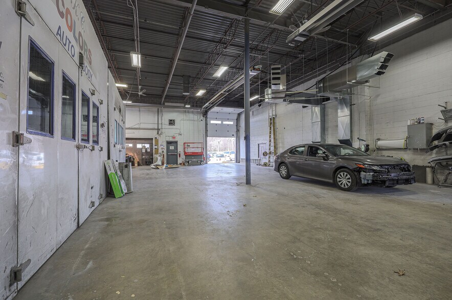 More Photos Of 2005-2007 W 103rd Ter, Leawood Service For Sale