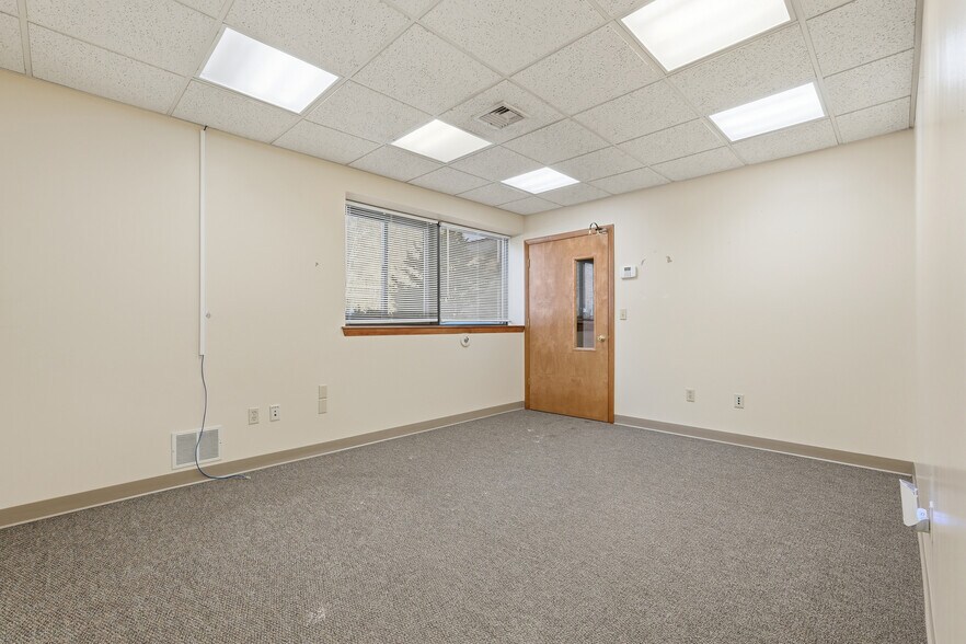 More Photos Of 170 Lockhouse Rd, Westfield Manufacturing For Sale